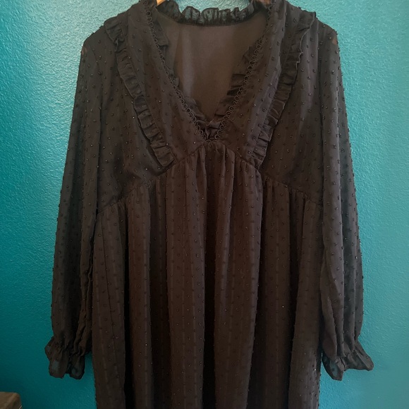 Elegant Black Ruffled Women's Dress - Picture 1 of 3